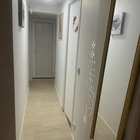 Lara Apartment Argenteuil