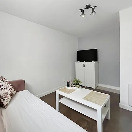 Renove, Proche Des Commerces & Transports Apartment
