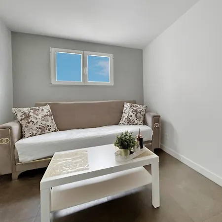 Appartement Rénové, Proche Des Commerces&transports *