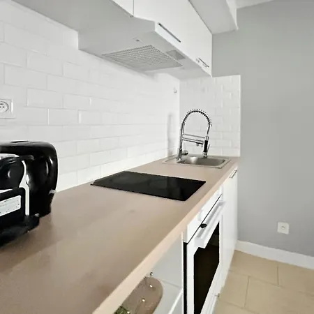 Rénové, Proche Des Commerces&transports Appartement *