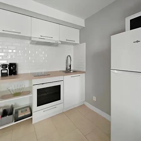 Apartment Renove, Proche Des Commerces & Transports *